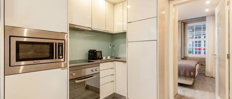 Fridge, microwave, oven, coffee/tea maker