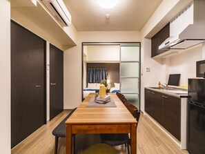 Zimmer, 2 Schlafzimmer | Wohnbereich | Flachbildfernseher