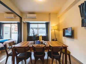 Habitación, 1 habitación | Escritorio, tabla de planchar con plancha, wifi gratis y ropa de cama 