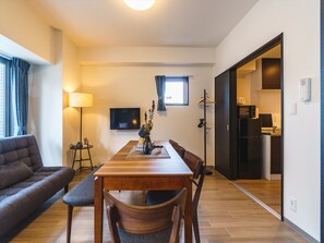 Habitación, 1 habitación | Escritorio, tabla de planchar con plancha, wifi gratis y ropa de cama 