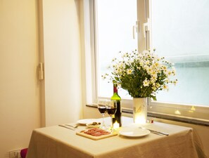 Deluxe Apartment, 1 Bedroom, Kitchenette | In-room dining - Chez Tram Homestay (Hanoi)