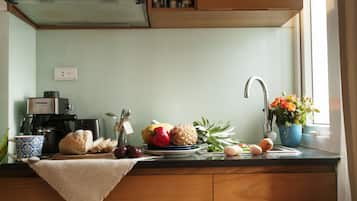 Deluxe Studio Suite, 1 Queen Bed, Kitchenette | Private kitchenette | Full-size fridge, microwave, stovetop, espresso maker