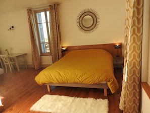 5 bedrooms, in-room safe, iron/ironing board, WiFi