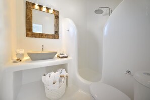Vila, 3 quartos, piscina particular | Banheiro | Produtos de toalete grátis, secador de cabelo, toalhas de banho 