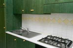 Geladeira, fogão, lava-louças