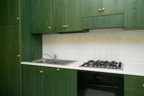 Réfrigérateur, four, lave-vaisselle