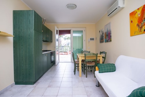 S052 - Sirolo, new studio apartment with terrace