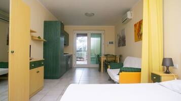 1 habitación y ropa de cama