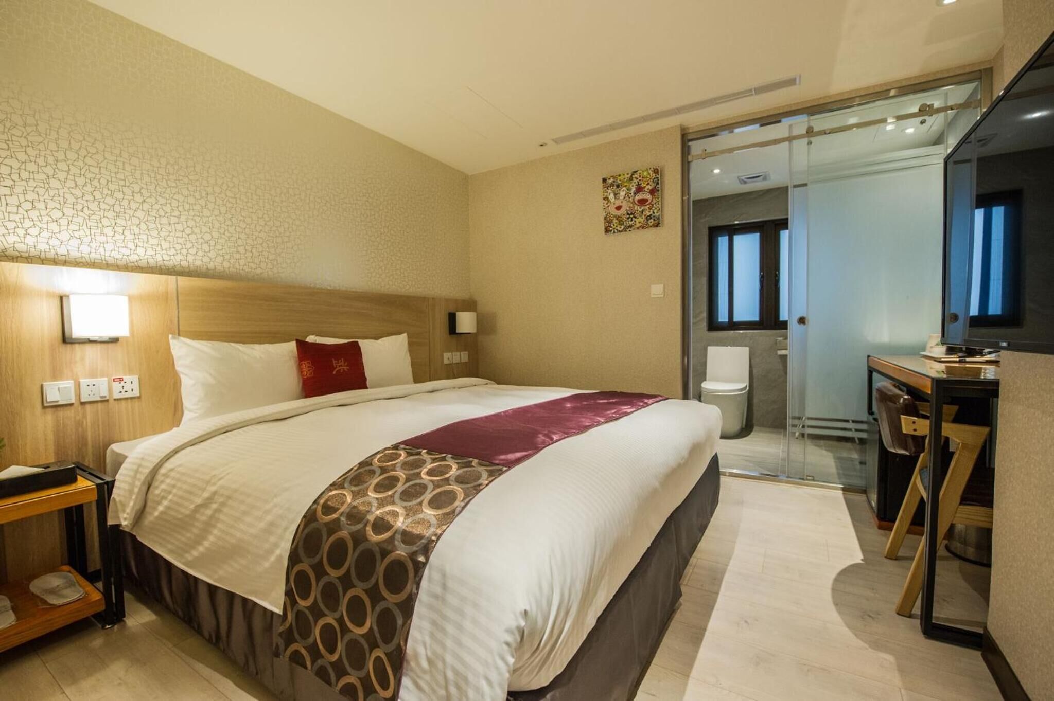 premium bedding, down duvets, minibar, in-room safe