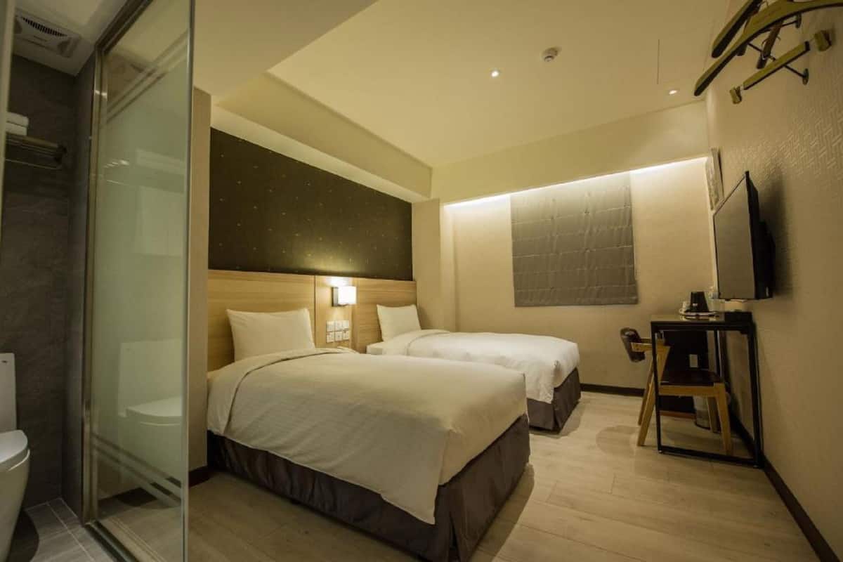 Deluxe Twin Room, 2 Twin Beds, Non Smoking | Premium bedding, down comforters, minibar, in-room safe
