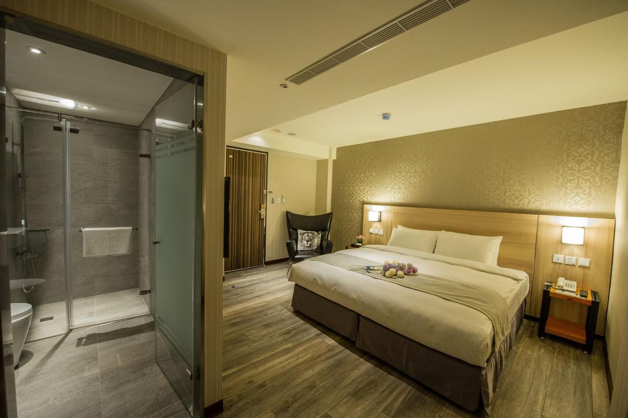 premium bedding, down duvets, minibar, in-room safe