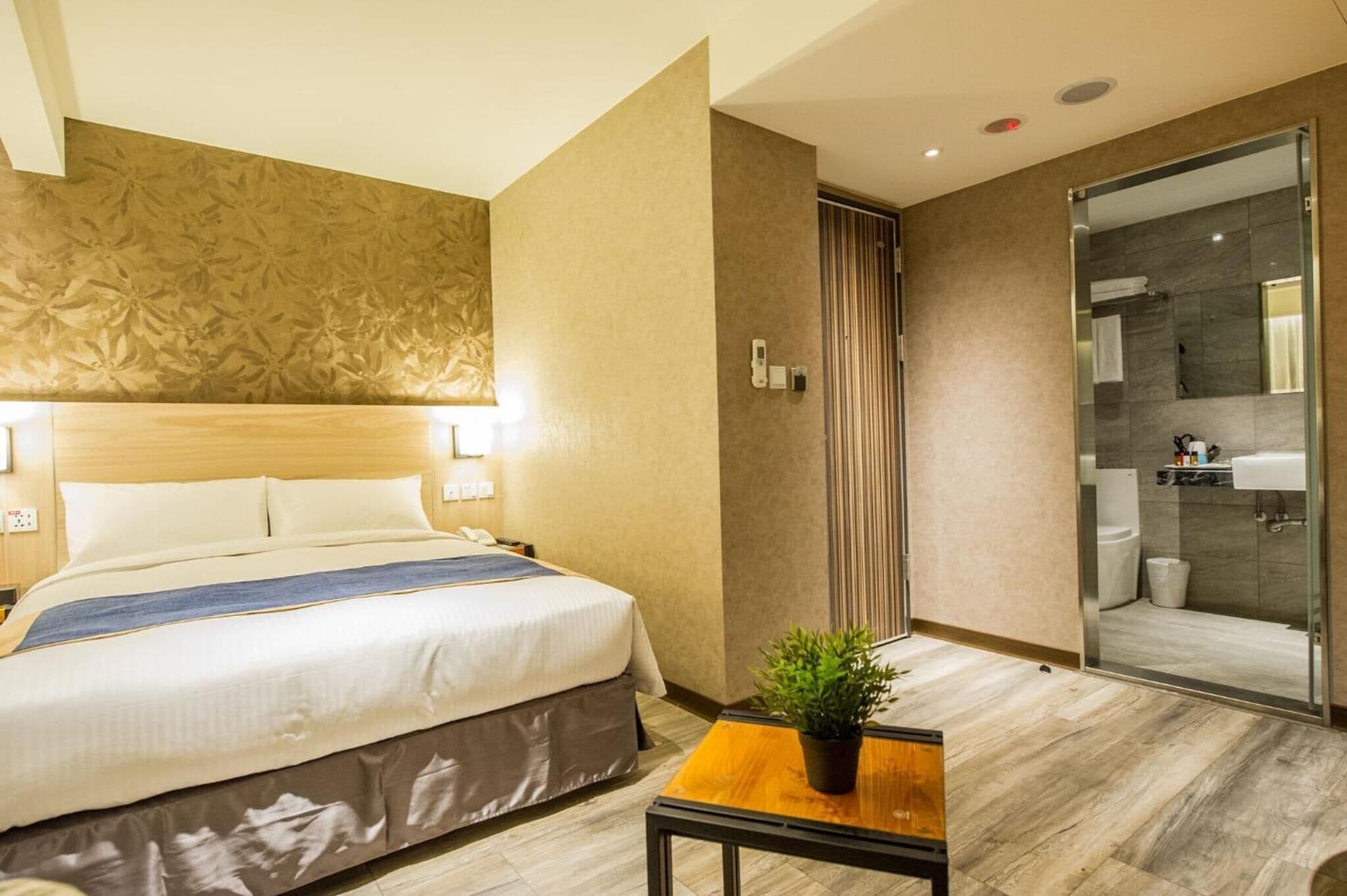 premium bedding, down duvets, minibar, in-room safe