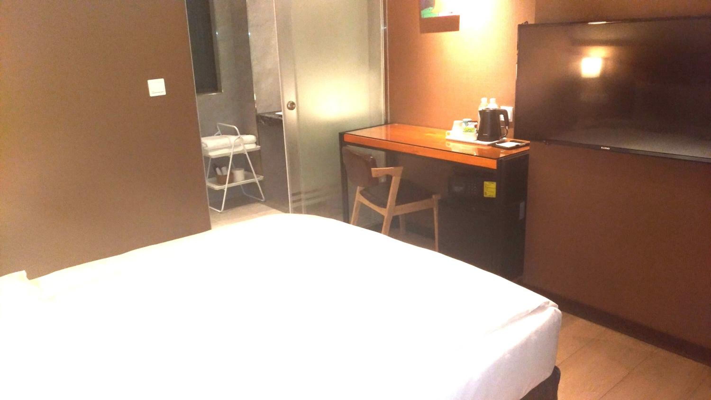 premium bedding, down duvets, minibar, in-room safe