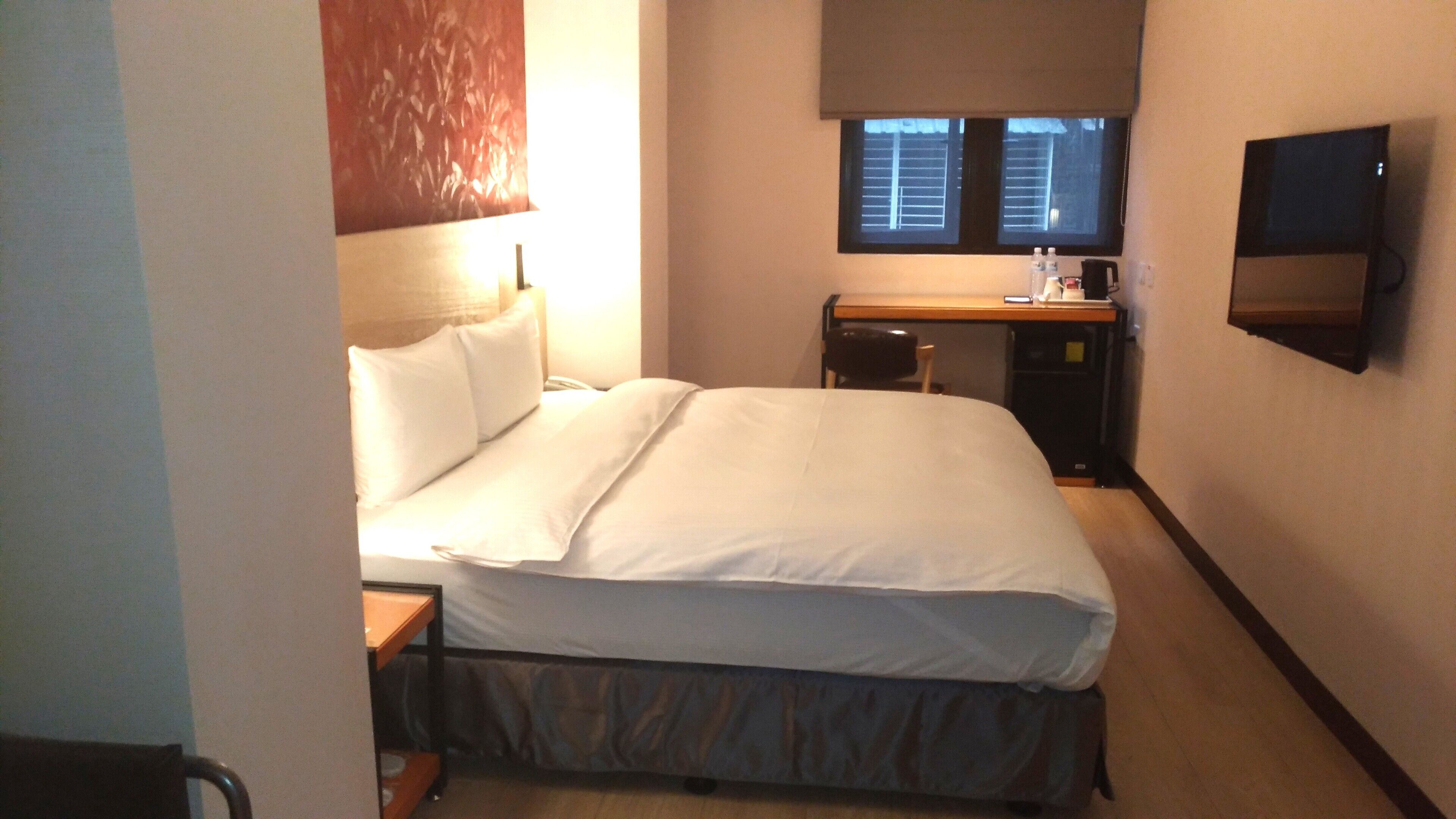 deluxe double room, 1 king bed | premium bedding, down duvets, minibar, in-room safe