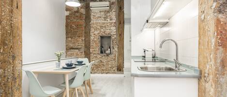 Réfrigérateur, micro-ondes, four, lave-vaisselle