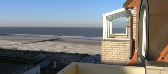 Apartment on the beach with sea views for up to 4 people