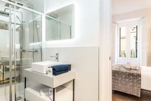 Shower, hair dryer, towels - Waou Gran Via es MIA - Corta Duración (Madrid)