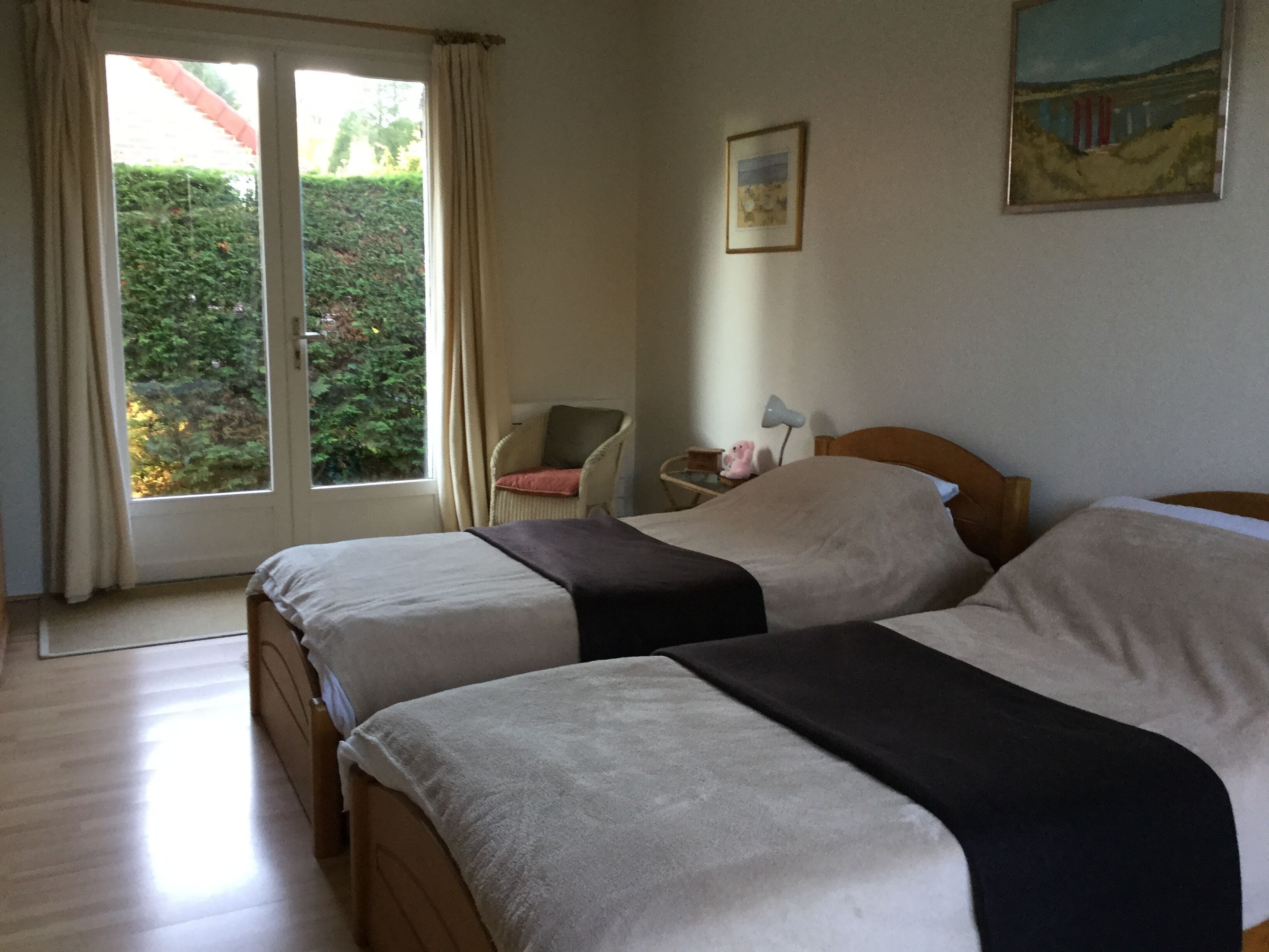 4 多间卧室、办公桌、熨斗/熨衣板、旅行婴儿床