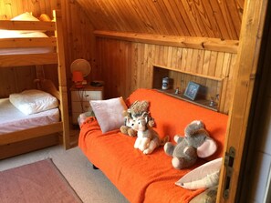 4 bedrooms, desk, iron/ironing board, travel crib