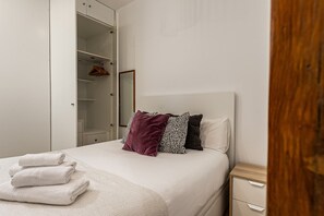 1 chambre, fer et planche Ă repasser, Wi-Fi gratuit, draps fournis