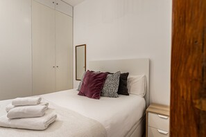 1 dormitori, planxa i posts de planxar, wifi gratuïta i roba de llit 