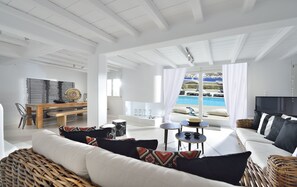 Villa, 5 Schlafzimmer, eigener Pool | Wohnbereich | Flachbildfernseher, Kamin, DVD-Player
