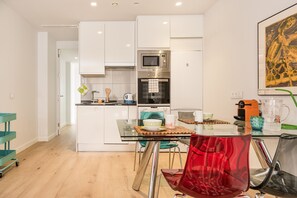 Réfrigérateur, micro-ondes, four, lave-vaisselle