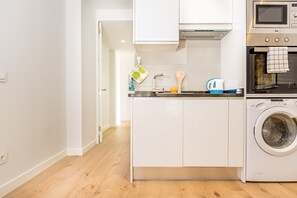 Réfrigérateur, micro-ondes, four, lave-vaisselle