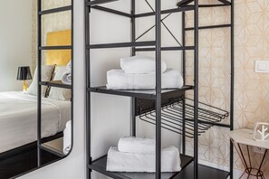 1 chambre, fer et planche à repasser, Wi-Fi gratuit, draps fournis