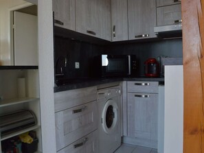 Fridge, microwave, stovetop - 2-room apartment with parking, terraces, pets allowed, 100m from the beach (Saint-Cyprien)