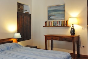 3 bedrooms, iron/ironing board, WiFi, bed sheets - Viburni, in 19th century estate, sea view - Canunget (Alghero)