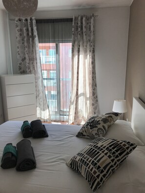 2 bedrooms, iron/ironing board, travel cot, free WiFi