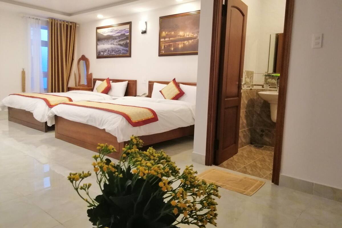 Deluxe Family Room | Minibar, desk, blackout drapes, free WiFi