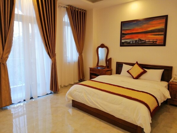 Minibar, desk, blackout curtains, free WiFi