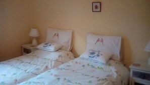 2 chambres, fer et planche à repasser, Wi-Fi, literie fournie