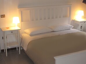 3 soverom, safe på rommet, skrivebord og strykejern/-brett