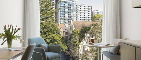 Een 55-inch smart-tv met digitale zenders en televisie