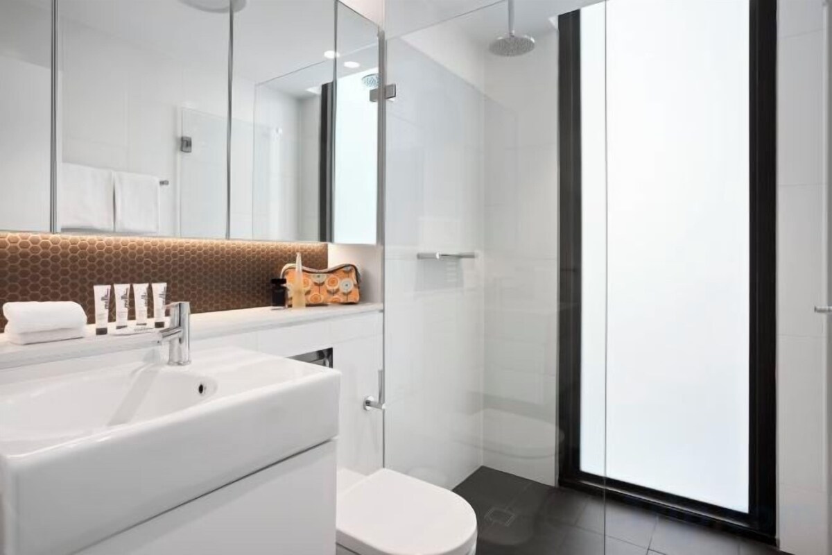 Bathroom | Shower, rainfall showerhead, free toiletries, hair dryer