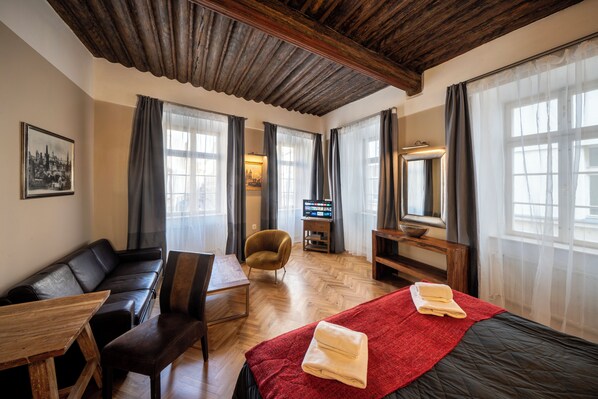 1 Schlafzimmer, Schreibtisch, Bügeleisen/Bügelbrett, Reisekinderbett