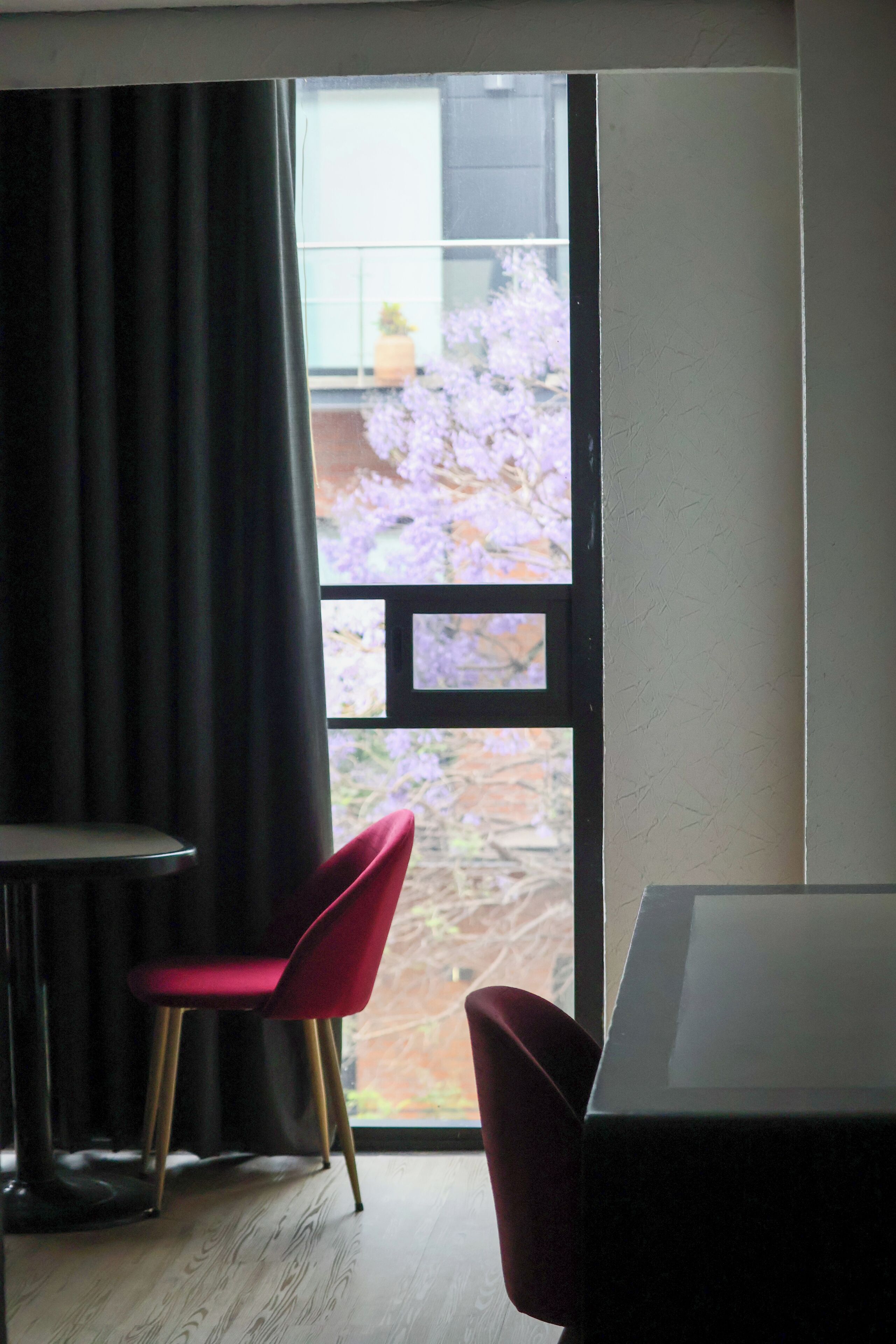 Comfort Room | Desk, laptop workspace, blackout drapes, free WiFi