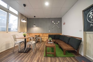 Reception hall - Deer Traveler (Yuchi)