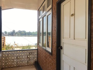 Lake view - Global Grace Pindaya Hotel (Pindaya)