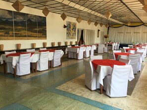 Frühstück, Mittagessen, Abendessen, lokale Küche 