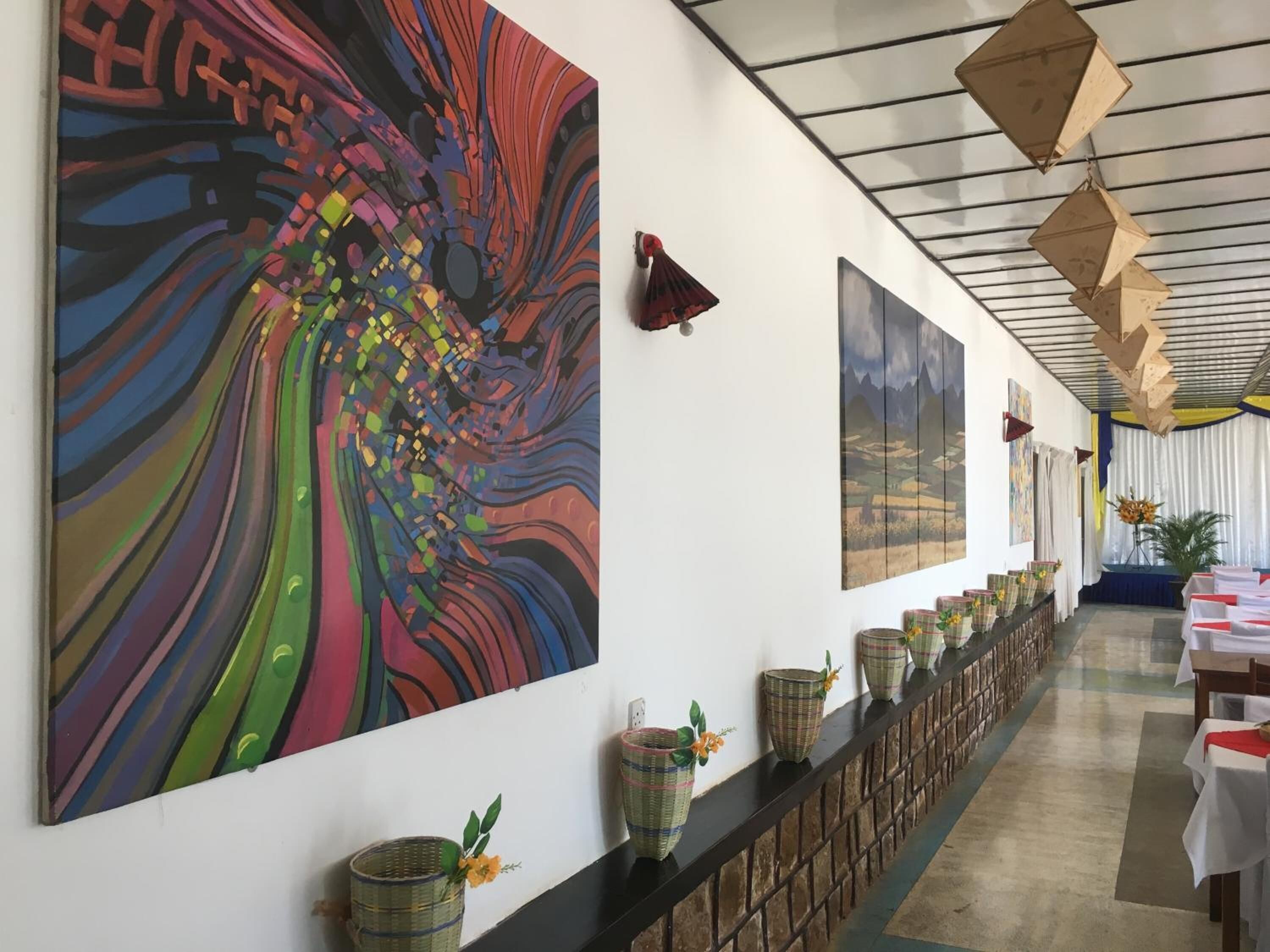 供应早餐、  午餐和晚餐，地方菜