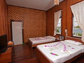 Desk, rollaway beds, free WiFi, bed sheets - Global Grace Pindaya Hotel (Pindaya)