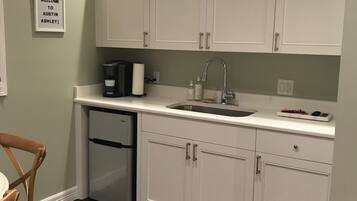 Frigorífico y cafetera o tetera