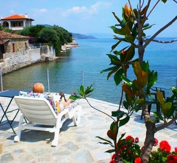 Terrace/patio - Little Bit of Heaven, includes 2 kayaks and paddle board at no extra charge. (Nies)