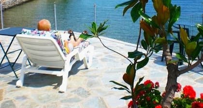 Little Bit of Heaven, includes 2 kayaks and paddle board at no extra charge.