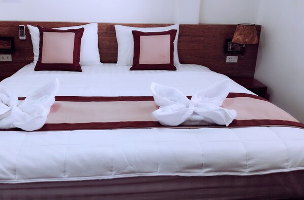 Standard Room, 1 King Bed | 1 bedroom, individually decorated, individually furnished, desk