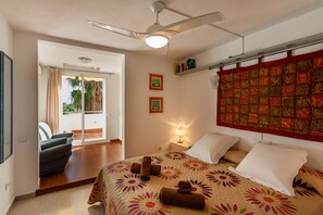 3 dormitorios, tabla de planchar con plancha, cuna de viaje